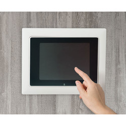 InterFACE – Carcasa plata pentru monitor / tableta din plastic