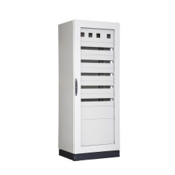 Rám smontovaný s dveřmi, montážní deskou a zadním panelem OKB2088
