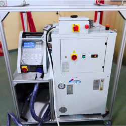 Dispositivo para calentamiento por inducción de tornillos Dispositivo para calentamiento por inducción de tornillos