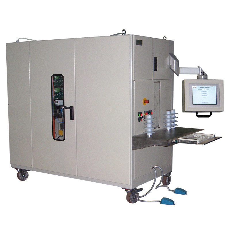 Measuring equipment for voltage measurement of medium voltage surge arresters