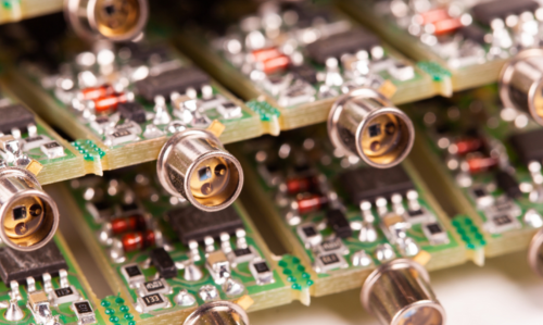 How does the transistor work and what is it used for?